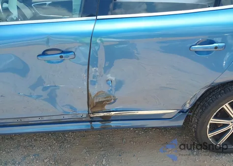 2017 Volvo Xc60 T6 Inscription z USA, uszkodzony, nr VIN YV449MRUXH2134516